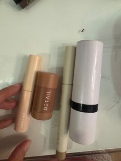 (Category: ) located in . Submitted by destashingmycloset (Listing ID 1398455583, Image 1). Description: .