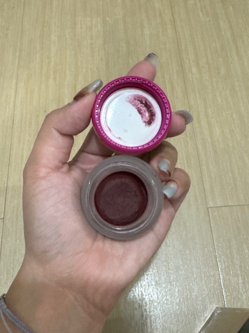 Fwee Lip & Cheek Blurry Pudding Pot in Boss (Category: Makeup) located in Mandaluyong City. Submitted by stripesmeetpolka (Listing ID 1398347279, Image 2). Description: Fwee Lip & Cheek Blurry Pudding Pot Shade: Boss Lightly used, only with a brush Free shipping via ggx if within Metro Manila #inmandaluyong #fwee #puddingpot.