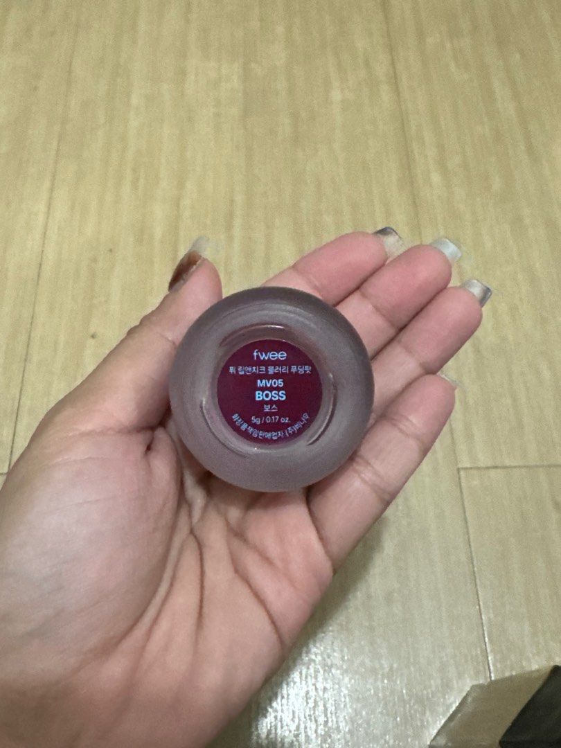 Fwee Lip & Cheek Blurry Pudding Pot in Boss (Category: Makeup) located in Mandaluyong City. Submitted by stripesmeetpolka (Listing ID 1398347279, Image 3). Description: Fwee Lip & Cheek Blurry Pudding Pot Shade: Boss Lightly used, only with a brush Free shipping via ggx if within Metro Manila #inmandaluyong #fwee #puddingpot.