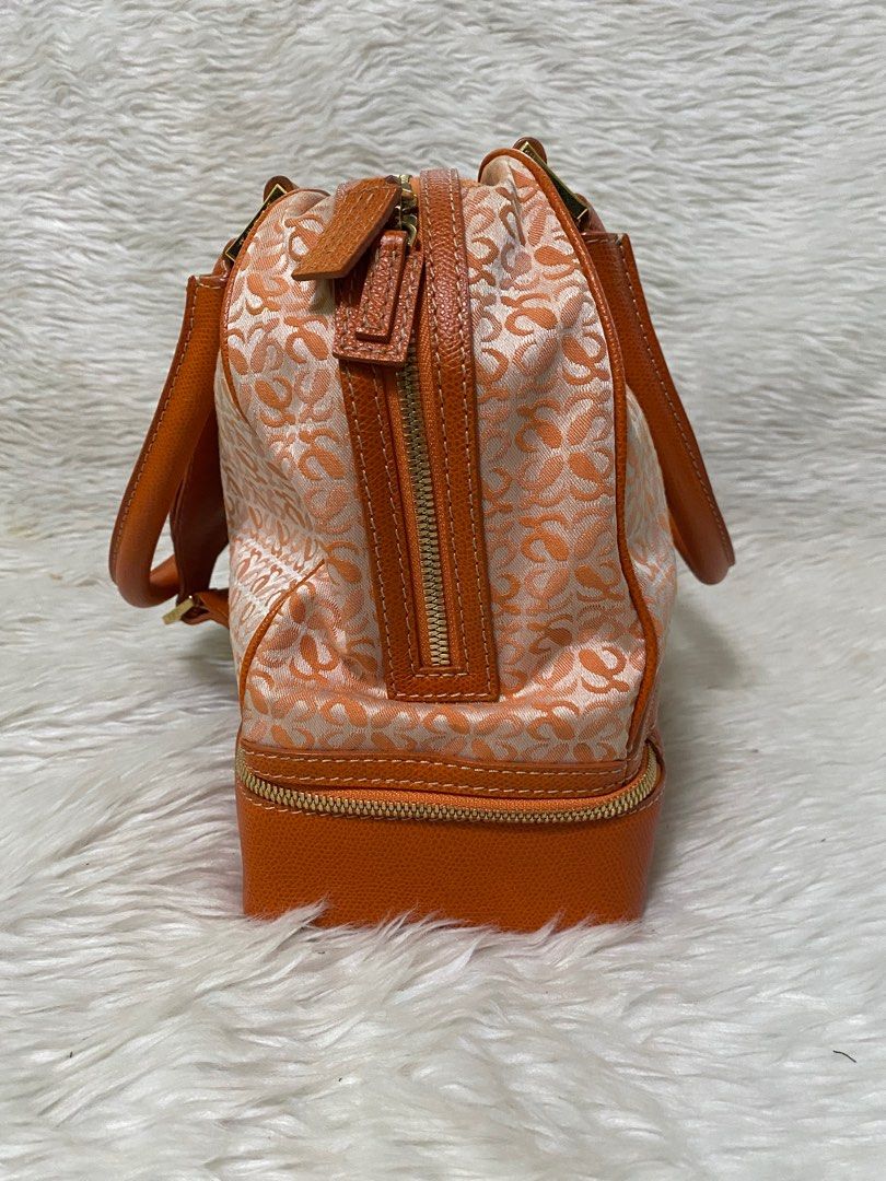 Handbag loewe (Category: Luxury Bags & Wallets) located in Malolos. Submitted by yamaguchionline (Listing ID 1398465184, Image 3). Description: ✨Loewe Guaranteed authentic ✨Money back if proven fake ✨Bought in japan.