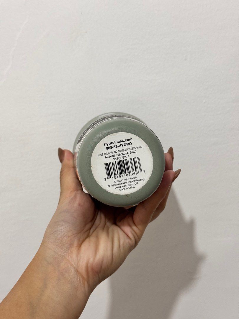 Hydroflask 16 oz press lid coffee flask (Category: Announcements) located in Mandaluyong City. Submitted by salefromcc (Listing ID 1398487969, Image 3). Description: No box dent on picture 🛵Free delivery around mandaluyong 📦other type of delivery are buyers expense See attached photo for original price🛒 💯 Original No return no refund Buy at your own risk .
