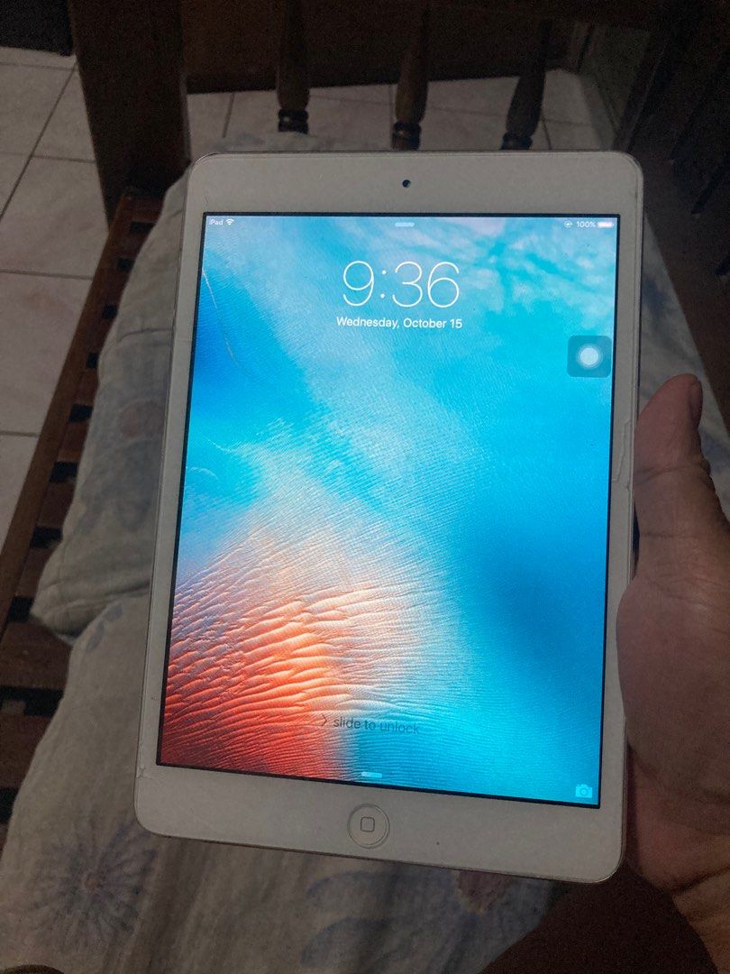 iPad 1st gen 32gb (Category: iPad) located in Dasmarinas. Submitted by jopatmonal (Listing ID 1398481507, Image 1). Description: Unit only. Makunat pa battery. No issue sa icloud and itunes. IpaUpdate nyo na lang iOS or use browser na lang. May tempered glass at case.