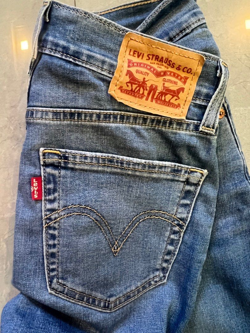 Levi's High Rise Boyfriend Jeans - Size 25 (Category: Jeans) located in Davao. Submitted by glexymiles (Listing ID 1398520421, Image 2). Description: Hey everyone! I’m doing a little closet purge and selling some items that are either brand new or gently used. Reason for selling: I can’t fit into them anymore . ✨ Everything is in great condition 📦 Pickup / Meet-up / Shipping options available Shipping: To be shouldered by the buyer Let me know i