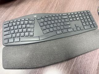 Logitech Ergo K860 Ergonomic Keyboard64077519035778110