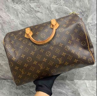 (Category: ) located in . Submitted by mylux_closet (Listing ID 1398350247, Image 1). Description: .