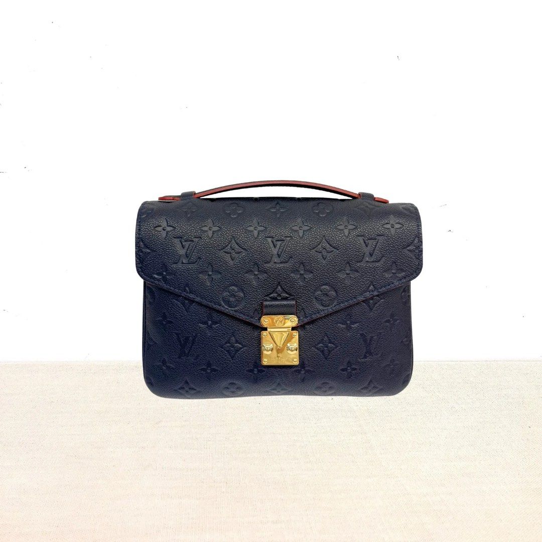 LV Pochette Metis PM (Category: Luxury Bags & Wallets) located in Paranaque City. Submitted by oinkoinkwee (Listing ID 1398424792, Image 1). Description: Guaranteed authentic Preloved 9/10 condition Comes with dustbag and receipt Meet ups in Makati or Alabang .