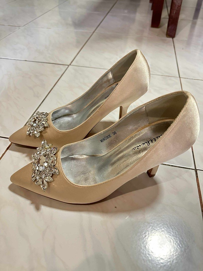 Matthews Monique Heels - Size 36 (Category: Heels) located in San Pablo. Submitted by declutterwithmelqc (Listing ID 1398474059, Image 2). Description: - Monique Matthews heels - Champagne color - Size 36 - Pointed toe - Sparkling embellishment - Comfortable mid-height - Great for special events - used lang once -can pass as brandnew .