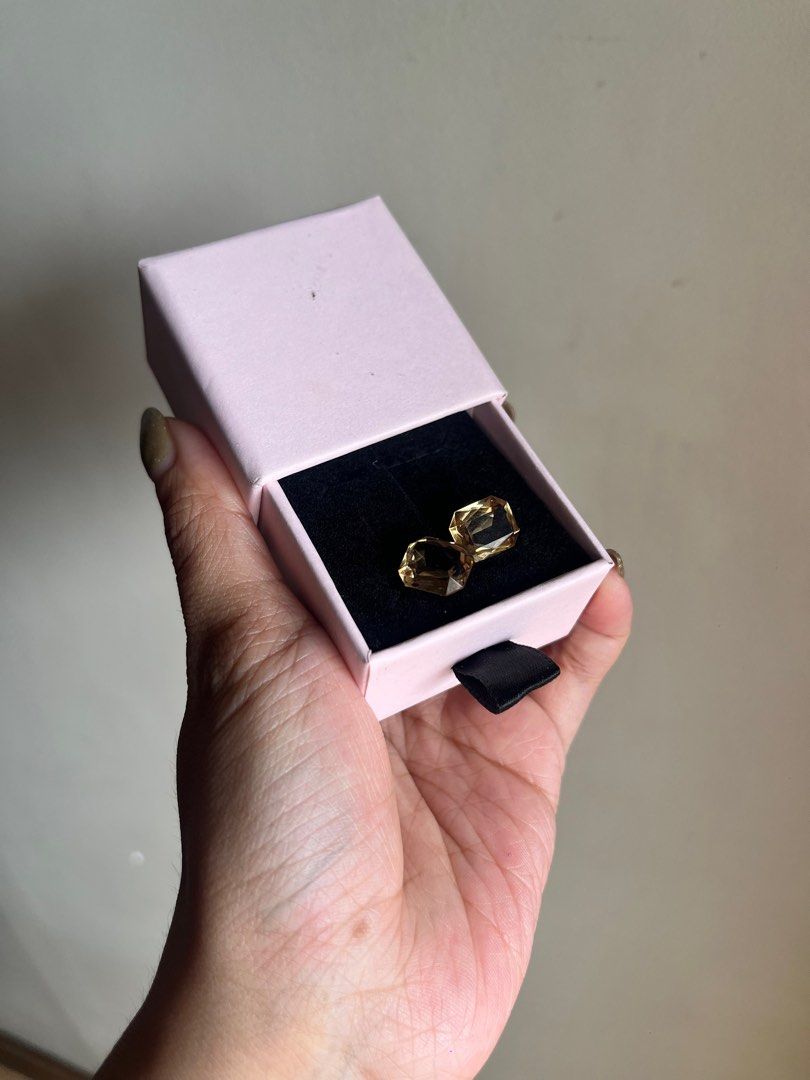 Natural Citrine For Jewelry (Category: Precious Stones) located in Manila. Submitted by msmarjsc (Listing ID 1398445062, Image 2). Description: Natural Citrine - emerald cut! Super beautiful ✨ Ready for custom jewelry! 11.5 carat weight 😍 Sadly no certificate! Already a very good deal for citrine of this quality ✨ .
