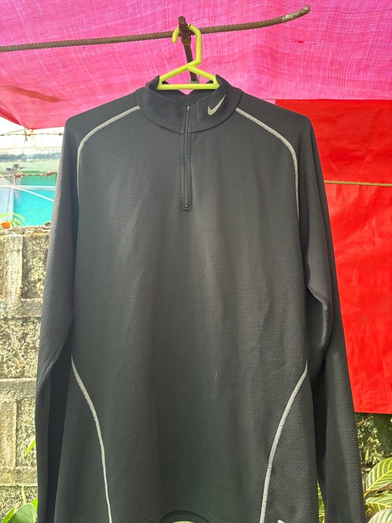 NIKE TEAM HALF ZIP LONG SLEEVES (Category: Coats, Jackets and Outerwear) located in Manila. Submitted by vsellstuff_ (Listing ID 1398521459, Image 1). Description: Size - XL Half-zip closure, nike red tag In good condition Good for outdoor activities .