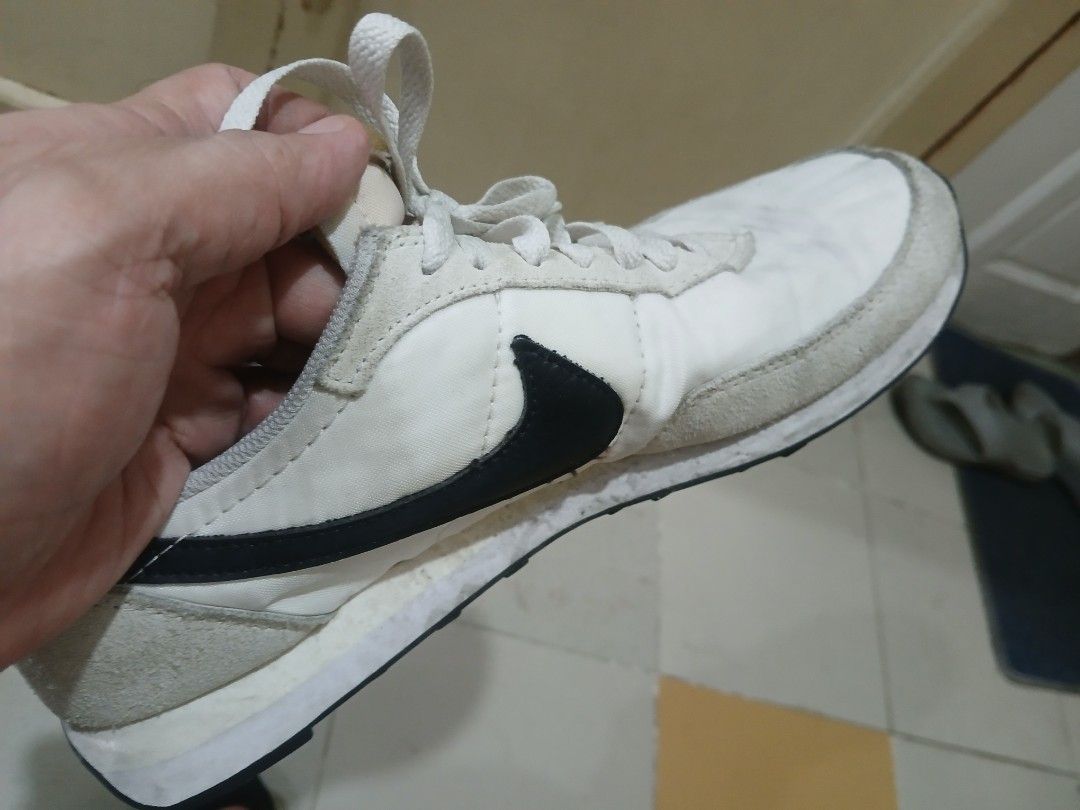 Nike Waffle Trainer 2 - White/Black (Category: Sneakers) located in Manila. Submitted by deckluttttering (Listing ID 1398470241, Image 1). Description: napaka linis at alaga..selling dami kong extra rubber shoes.