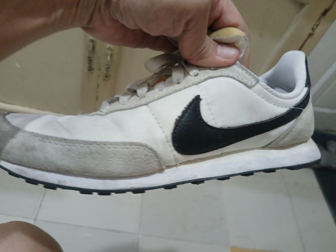Nike Waffle Trainer 2 - White/Black (Category: Sneakers) located in Manila. Submitted by deckluttttering (Listing ID 1398470241, Image 3). Description: napaka linis at alaga..selling dami kong extra rubber shoes.