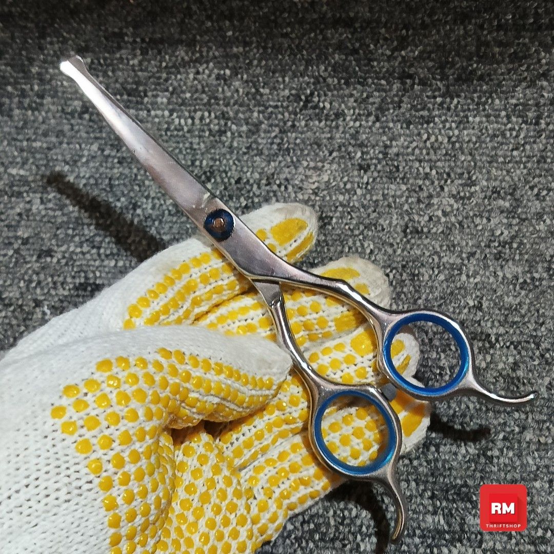Pet Grooming Scissors | XX-02 (Category: Homes & Other Pet Accessories) located in Meycauayan. Submitted by redmants2011 (Listing ID 1398479076, Image 1). Description: Japan Quality Scissors Price Fixed Flash Express XX-02.