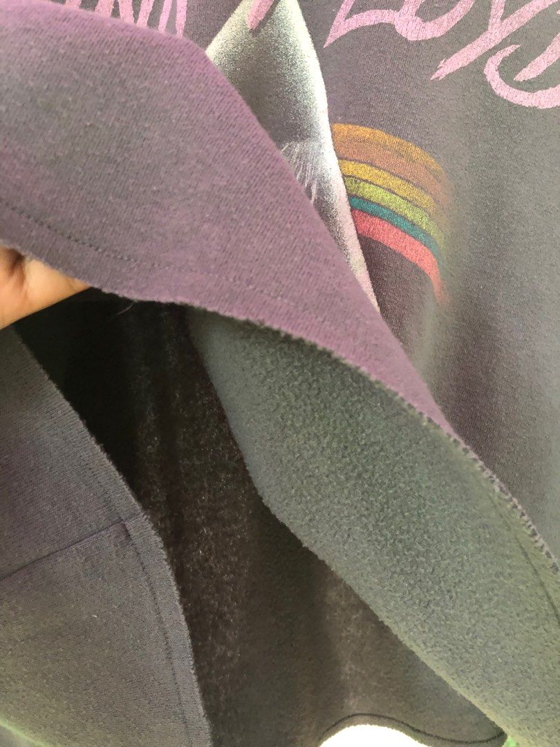 PINK FLOYD SWEATSHIRT (Category: Longsleeves) located in Manila. Submitted by vsellstuff_ (Listing ID 1398492690, Image 2). Description: Pink Floyd "The Dark Side of the Moon" Sweatshirt Fleece lining Baggy & Crop style.