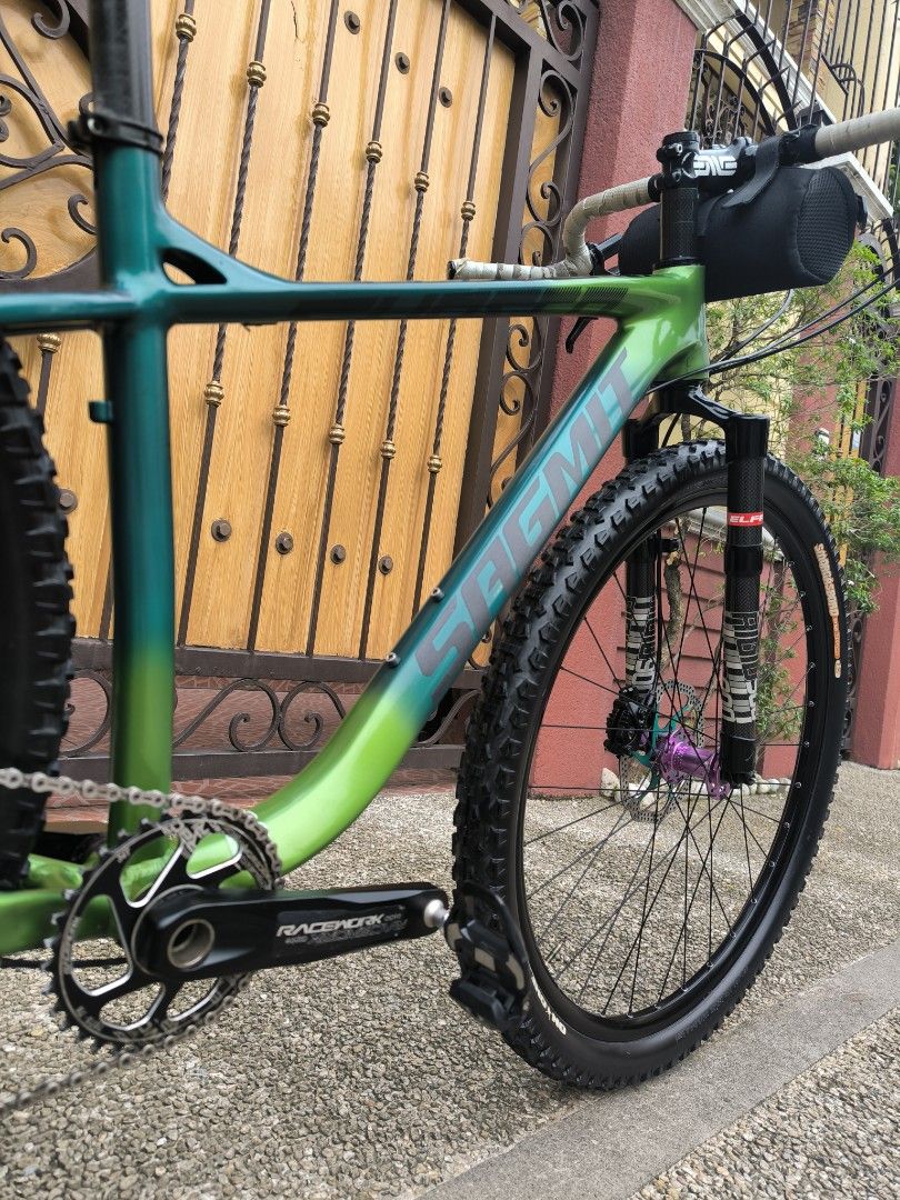 Sagmit Chaser 29/Medium (Monster Cross Set Up) (Category: Bicycles) located in Quezon City. Submitted by negrosyante (Listing ID 1398347625, Image 3). Description: 16K NEGOTIABLE 💚 MONSTER CROSS SET UP FREEBIES: BIKE TRAINER (IF SALE 1,500) FRONT BAG SARIWANG SARIWA/ NO HIDDEN ISSUES LOCATION: QC EAST AVE SAGMIT CHASER 29ER/M LEGIT EL FAMA TUBULAR RIGID FORK (CARBON FIBER) RACEWORK XT HYDRAULIC BRAKESET W/ COOLING FINS ELITE LTWOO A7 SHIFTER & R
