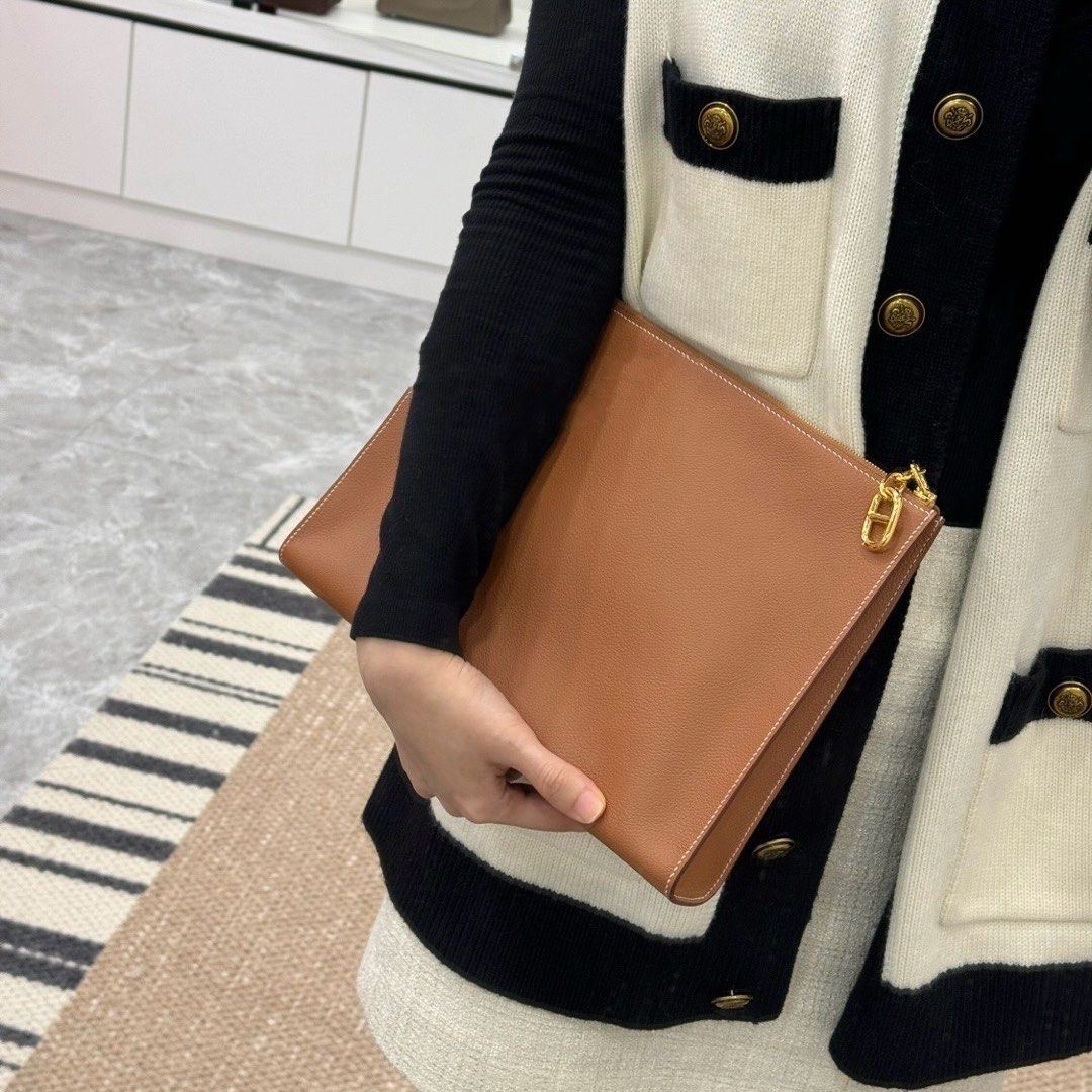 Sale! Hermes Zipengo Clutch GM (Etoupe) (Category: Luxury Bags & Wallets) located in Manila. Submitted by hellonixxx (Listing ID 1388981000, Image 3). Description: Sale! On Hand Hermes Zipengo Pouch GM Etoupe / PHW Evercolor calfskin - Zip closure with Chaine d’Ancre pull-tab - Interior phone pocket Made in France Metallic finish: Palladium plated Dimensions: L 27.7 x H 21.5 x D 4.7 .