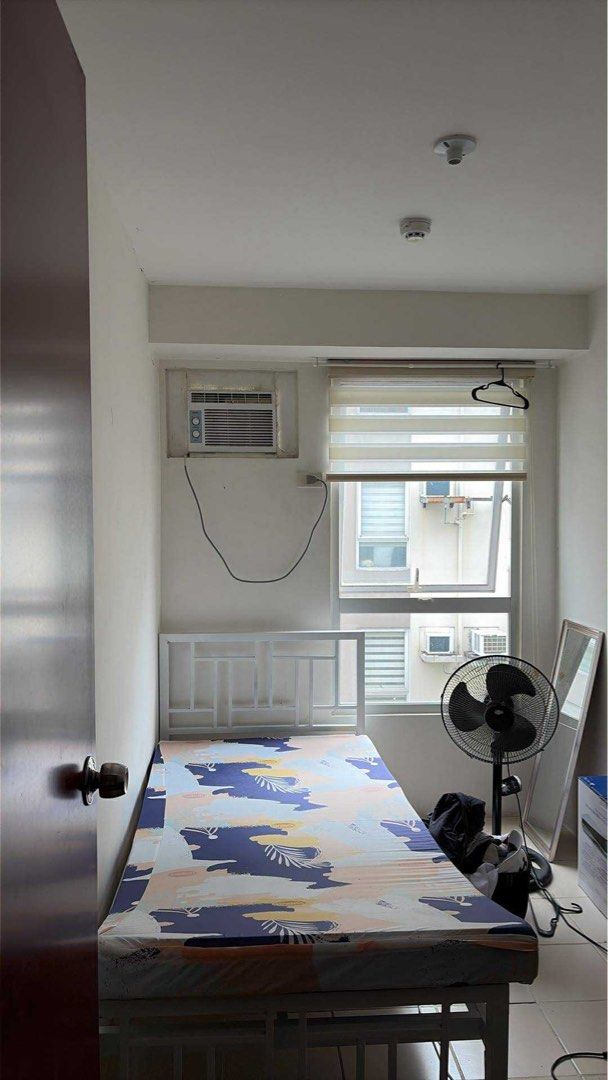 Single Bed Metal Frame Moving Out Sale (Category: Bed Frames & Mattresses) located in Cabanatuan. Submitted by astasells (Listing ID 1398362343, Image 1). Description: urban deca tondo no issue buyer will shoulder the lalamove fee or you can pick it up at urban tondo will move out foam not included pls get niyo na until saturday lang.