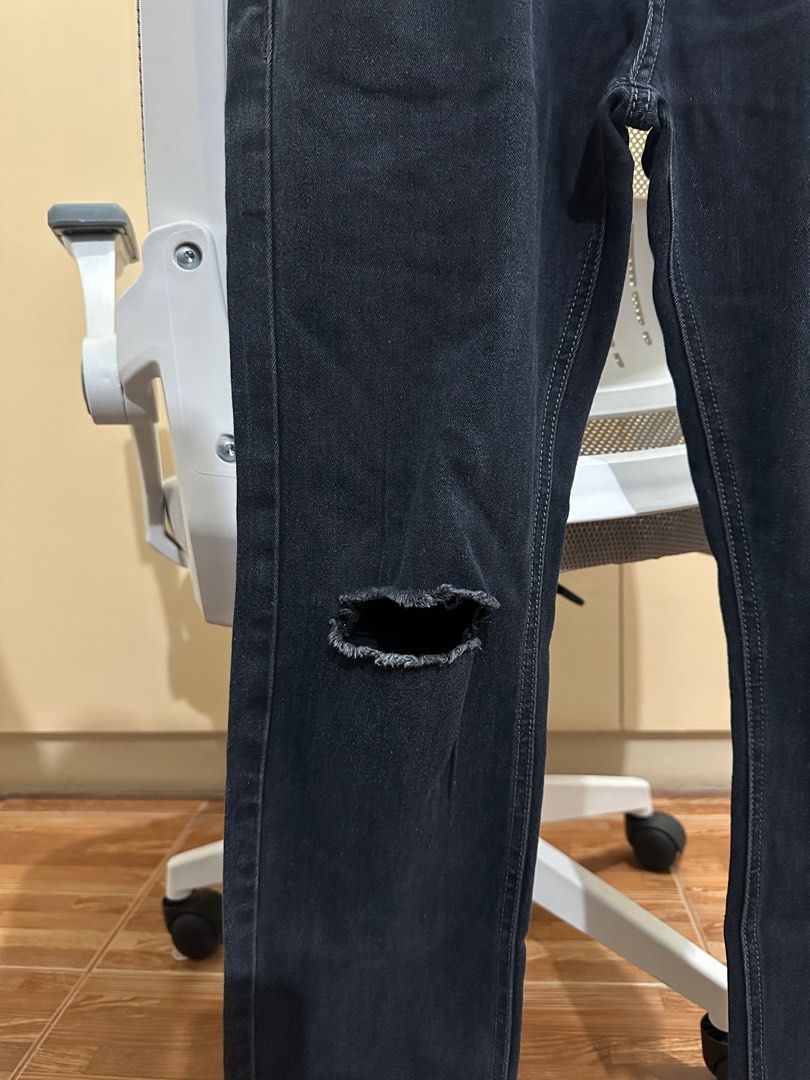 Skinny Jeans for Men (ripped) (Category: Jeans) located in Manila. Submitted by djcdeclutters (Listing ID 1398466546, Image 2). Description: Used but not abused.
