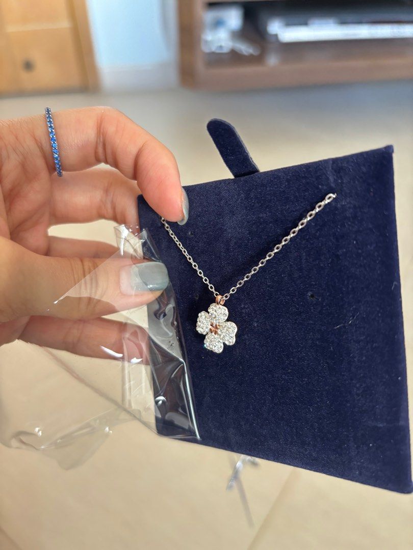 Swarovski Tahlia Pendant Necklace, 女裝, 飾物及配件, 頸鍊- Carousell