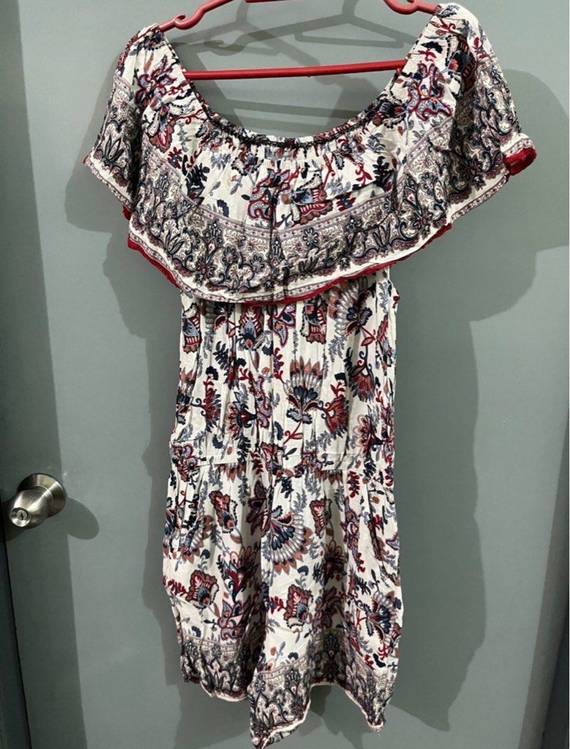 Take all 6 Print Dresses or rompers (Category: Dresses) located in Manila. Submitted by decluttify (Listing ID 1398402549, Image 2). Description: - Print dresses and rompers - Size: M - Various brands - Features a variety of prints and styles.