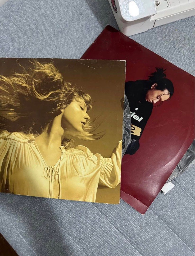 Taylor Swift and Keshi Vinyl (for display) (Category: Vinyls) located in Cavite. Submitted by jca__ (Listing ID 1398352354, Image 1). Description: for display only. pinacustomize ko siya dati, kaso wala na ako space ngayon. 190 both na. may damages so manage your expectations..