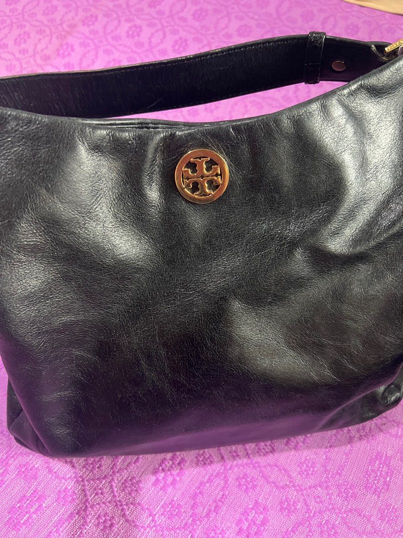 Tory Burch Black Leather Hobo Bag (Category: Luxury Bags & Wallets) located in Quezon City. Submitted by kayesantos7 (Listing ID 1398376426, Image 3). Description: - Tory Burch hobo bag - Black leather - Gold-tone logo and hardware - Interior zippered pocket - Multiple compartments - Shoulder strap - Gold-tone feet.