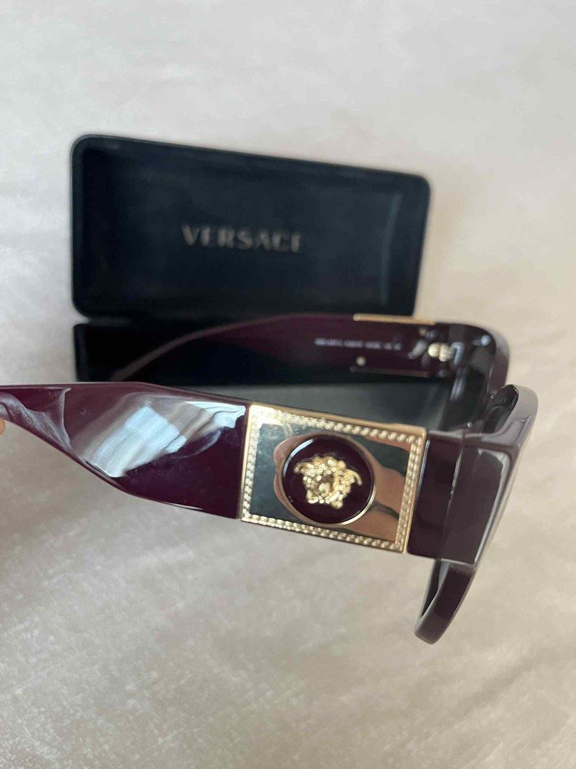 Versace Medusa (Category: Sunglasses & Eyewear) located in Pasig City. Submitted by cjdlcmp (Listing ID 1398473938, Image 2). Description: Versace Medusa shades in Burgundy used once .