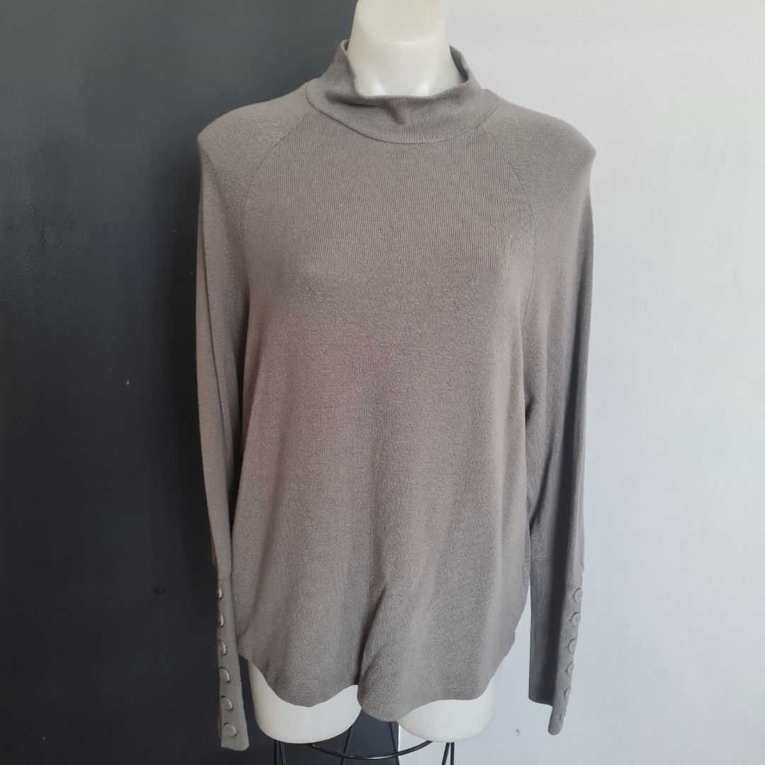 Women's size M 'DECJUBA' Gorgeous khaki green knit sweater - EUC (Category: Women's Clothes) located in Sydney. Submitted by bilic83 (Listing ID 1398369536, Image 1). Description: .