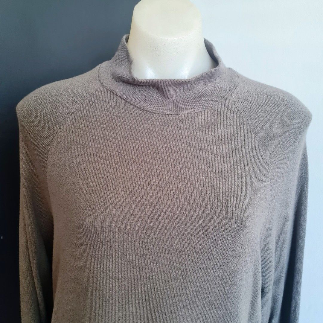 Women's size M 'DECJUBA' Gorgeous khaki green knit sweater - EUC (Category: Women's Clothes) located in Sydney. Submitted by bilic83 (Listing ID 1398369536, Image 2). Description: .