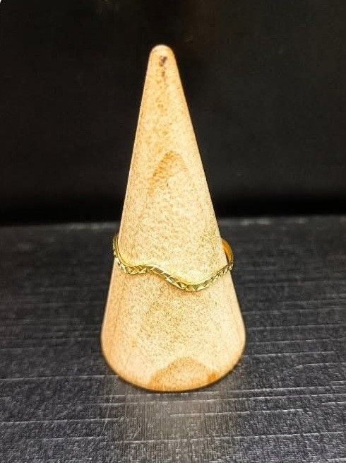 18k Saudi Gold Dainty Wave Ring Size 7.5 (Category: Rings) located in Lucena. Submitted by Goldrich (Listing ID 1398651381, Image 1). Description: Real gold and pawnable 18k Saudi Gold Approx 0.6g.