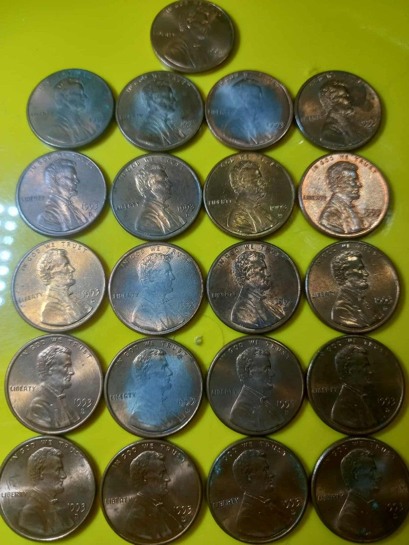1993 D Lincoln Penny Close AM (Category: Currency) located in San Mateo. Submitted by daddyB918 (Listing ID 1398658145, Image 3). Description: - 21 pcs Collection of Lincoln pennies - Dated 1993 D - Features Abraham Lincoln - Reverse side shows the Lincoln Memorial - Close AM coin error - Coins are in various conditions -AU/BU and MS classification .