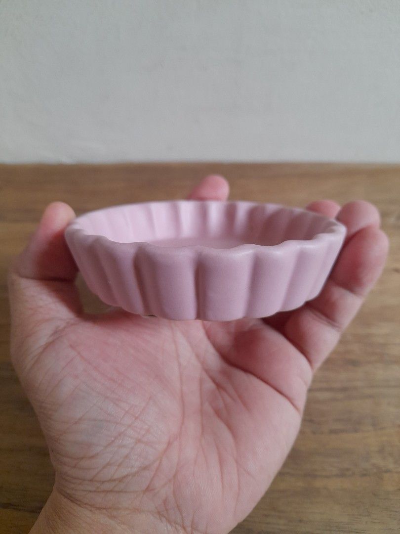 SHABBY CHIC CERAMIC DISH TRINKET (Category: Other Kitchenware & Tableware) located in Bulacan. Submitted by nansantiago (Listing ID 1398618629, Image 3). Description: SHABBY CHIC CERAMIC DISH TRINKET 🏷️₱35‼️ 📍Location: Plaridel, Bulacan 💸 Mode of Payments: Gcash / BPI 📦 Pick-up / Ship 🚚 Couriers : Flash Express / SPX / Lalamove.