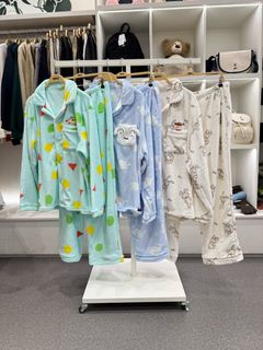 現在開季碼數係最齊全 追求加 SPAO x 蠟筆小新 毛絨睡衣套裝  最新上市 新到連官網都未有呀 全部都好靚呀❤️64176738545283110