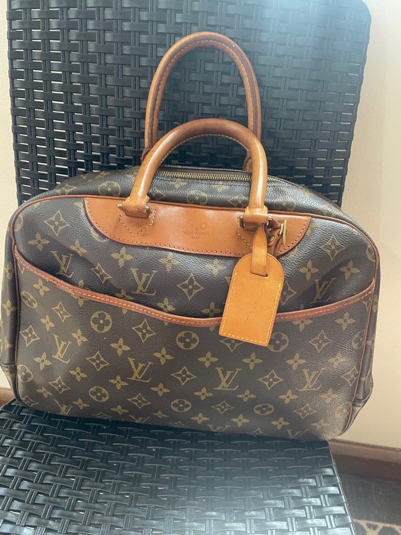 Authentic LV deauville (Category: Luxury Bags & Wallets) located in Makati City. Submitted by sunshine0701 (Listing ID 1398670855, Image 2). Description: .