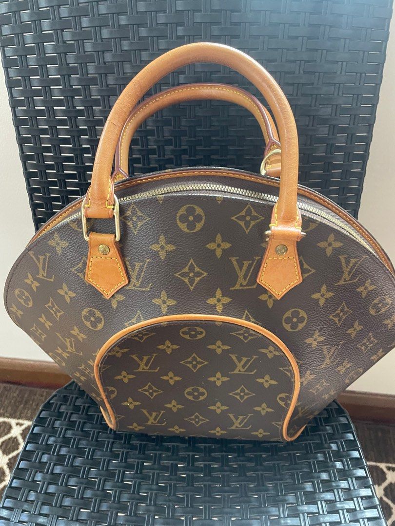 Authentic Lv ellipse (Category: Luxury Bags & Wallets) located in Makati City. Submitted by sunshine0701 (Listing ID 1398678520, Image 1). Description: .