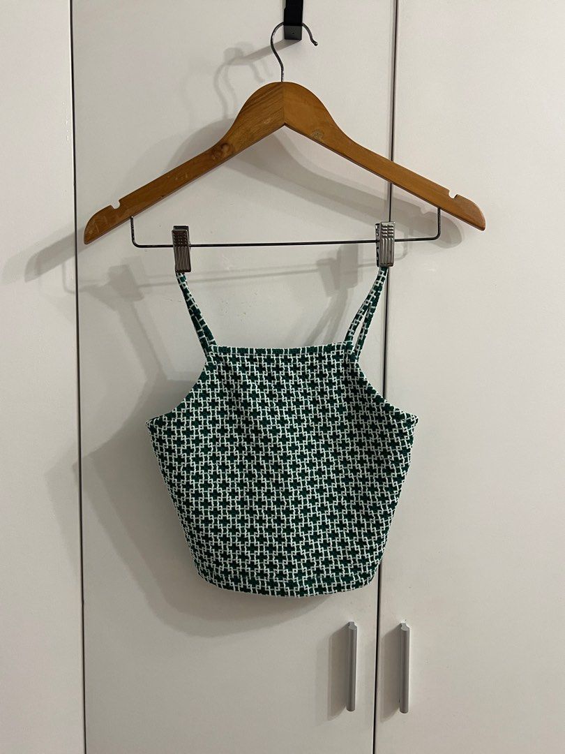 authentic topshop green tweed crop top (Category: Blouses) located in Paranaque City. Submitted by spacec0wgal (Listing ID 1398666209, Image 1). Description: this used to be my favorite top!! bought from another seller here in carousell around 2 years ago slightly nego super easy to pair + looks very classy ww on last pic rfs: i dont reach out for it as much anymore can ship thru grab jnt or lalamove.