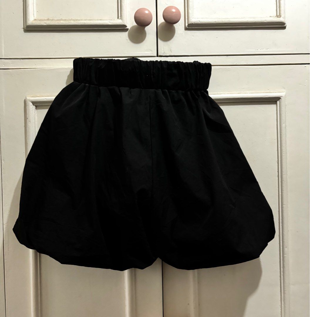 Black Bubble Shorts (Category: Shorts) located in Cavite. Submitted by jvt.declutters (Listing ID 1398618844, Image 1). Description: - black bubble shorts - brand: sue shop - never used! - w: 25-27 w/ pocket - no issue super high qual! DM for WW.