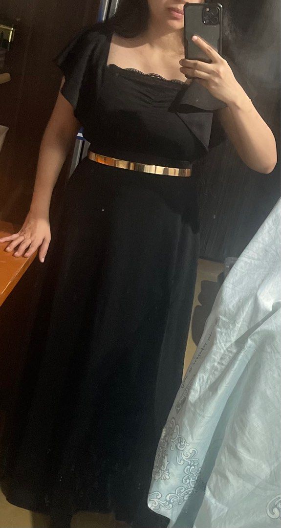 Black long gown dress (Category: Evening dresses & gowns) located in Pasig City. Submitted by alcjossa (Listing ID 1398679129, Image 1). Description: Off shoulder or on shoulder Butterfly sleeves Freesize Long skirt with slit Sinukat lang, hindi po nasuot dahil pink po pala ang motif. Rfs: no storage Loc Marikina Lalamove ready.