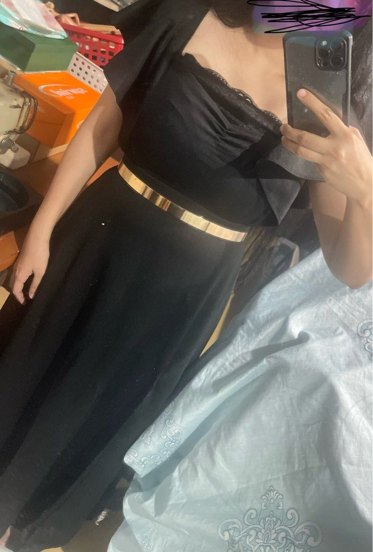 Black long gown dress (Category: Evening dresses & gowns) located in Pasig City. Submitted by alcjossa (Listing ID 1398679129, Image 2). Description: Off shoulder or on shoulder Butterfly sleeves Freesize Long skirt with slit Sinukat lang, hindi po nasuot dahil pink po pala ang motif. Rfs: no storage Loc Marikina Lalamove ready.