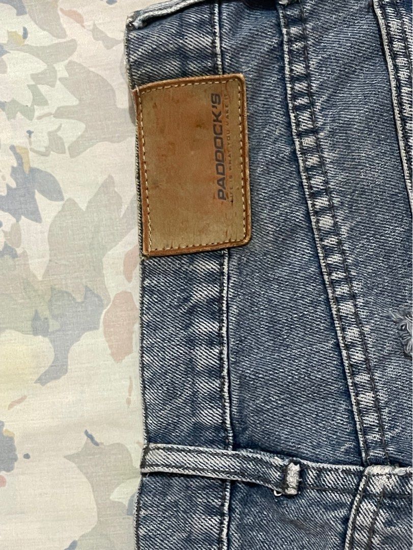 Paddock’s Denim Jeans size 33 (Category: Jeans) located in Santa Cruz. Submitted by lilpurpleseven (Listing ID 1398602267, Image 2). Description: - Classic blue denim jeans - Straight leg cut - Button and zipper closure - Front and back pockets - Faded wash Size 33 #2025decluttering See photos for flaws. See photos for measurements..
