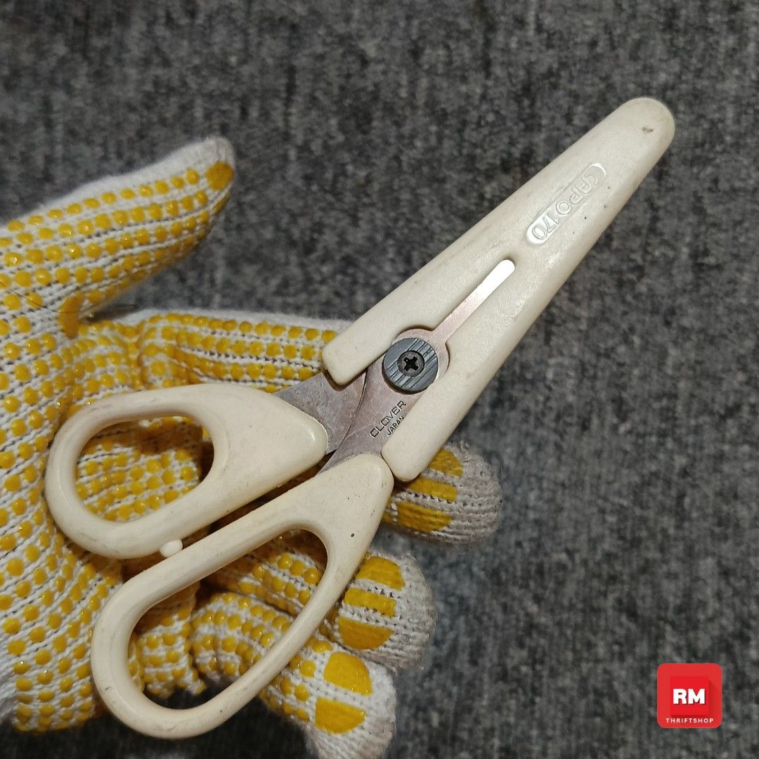 Clover Japan CAPO 170 Scissors | XX-04 (Category: Craft Supplies & Tools) located in Meycauayan. Submitted by redmants2011 (Listing ID 1398632063, Image 1). Description: Price Fixed Flash Express XX-04.