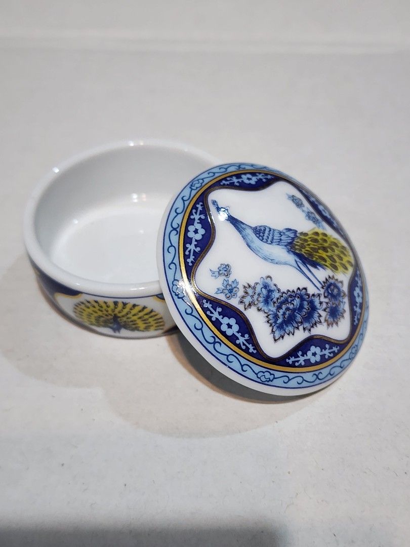 Del Prado porcelain collectible (Category: Other Home Decor) located in Quezon City. Submitted by nostalgicfix (Listing ID 1398526454, Image 3). Description: .