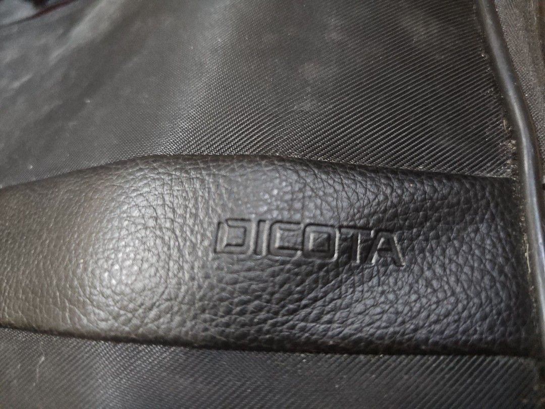 Dicota Laptop Bag (Category: Laptop Bags & Sleeves) located in Pasig City. Submitted by JRisEn (Listing ID 1398680477, Image 2). Description: Dicota Laptop bag - Black - Fits up to 15" laptop - Came with strap.