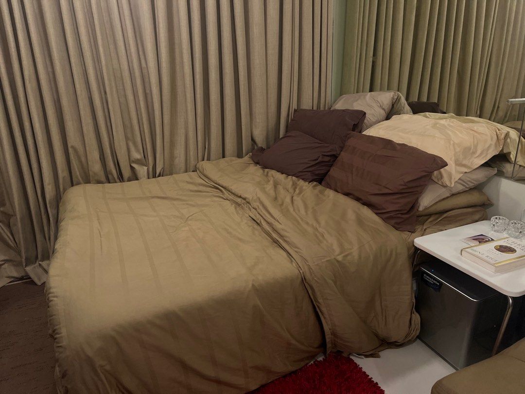Fully Furnished Studio Condo Unit (Category: Apartments & Condos) located in Taguig. Submitted by alindmiran (Listing ID 1398697145, Image 3). Description: Cozy studio condo unit, perfect for single occupancy or couples. Includes a fully equipped kitchen with appliances, a dining area, and a comfortable living space with a sofa and TV. The bedroom area features a bed with linens. The bathroom is also included. Ready for move-in..