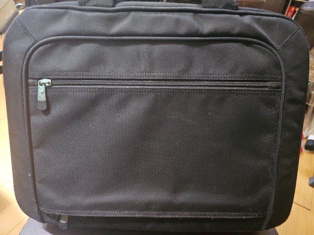 Fully padded Dell Laptop Bag (Category: Laptop Bags & Sleeves) located in Pasig City. Submitted by JRisEn (Listing ID 1398688139, Image 2). Description: Fully padded Dell Laptop Bag - Black - Offers padded bottom for maximum protection. - Fits 15" laptop comfortably - Comes with strap.