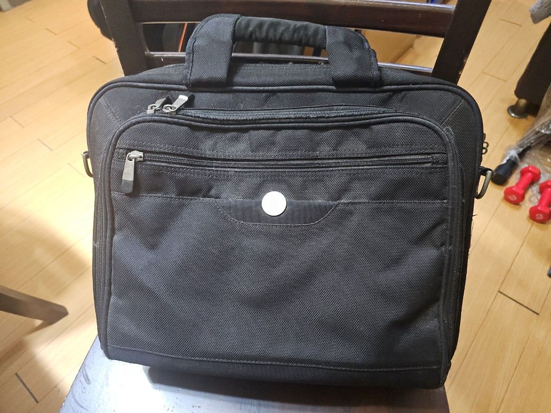 Fully padded Dell Laptop Bag (Category: Laptop Bags & Sleeves) located in Pasig City. Submitted by JRisEn (Listing ID 1398688139, Image 1). Description: Fully padded Dell Laptop Bag - Black - Offers padded bottom for maximum protection. - Fits 15" laptop comfortably - Comes with strap.