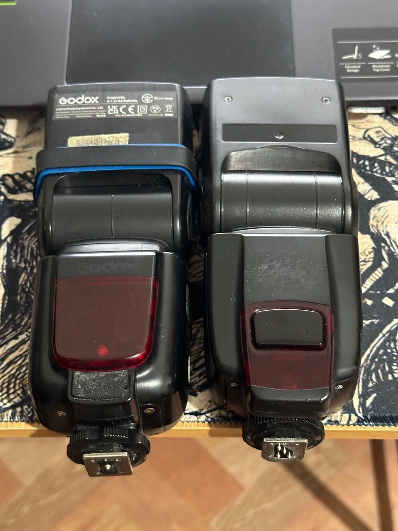 Godox and Yongnuo Speedlite Flash (Category: Flashes) located in Malabon City. Submitted by reyyyyyyyyyyyyyyy (Listing ID 1398564064, Image 1). Description: Pair of speedlite flashes. One is a Godox TT600, and the other is a Yongnuo YN565EX III. For sale Godox TT600 and YN565EX III -Still working -both with pouch -both with hotshoe flash stand Diffuser and Battery not included ISSUE: Still working but pag sobrang tagal ginamit nagmmis-fire na. Go