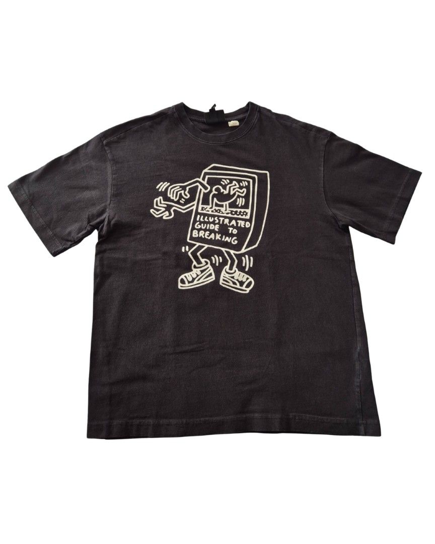 H&M Relaxed Fit Graphic Tee - Size S (Category: Tshirts & Polo Shirts ) located in Manila. Submitted by rockysdeclutter (Listing ID 1398589841, Image 1). Description: - H&M Relaxed Fit T-shirt - Size: Small - Delivery via lalamove, within metro manila.