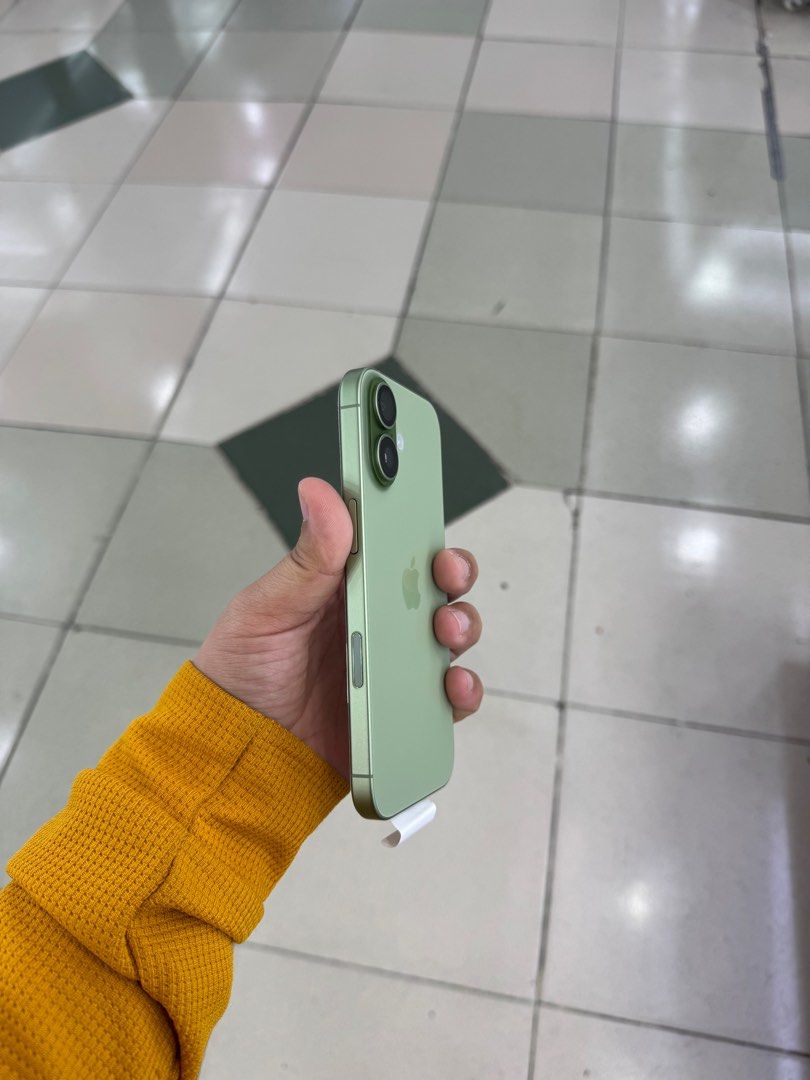 Iphone 17 256gb 100% batt HK FU (Category: iPhone 17 Series) located in San Juan City. Submitted by javedsgadgetshop (Listing ID 1398639917, Image 3). Description: INSTALLMENT OPTIONS : SPAY LATER / GGIVES / CREDIT CARD! WE BUY AND SELL SO PWEDE MAGBINTA OR SWAP ! Quick Specs : 💵 Iphone 17 •256gb •HK Variant •100% batt health •Factory Unlock •100% Smoothness •No hidden issue | No Repaired •100% Authentic | Not Refurbished •w/ Box Charger & store