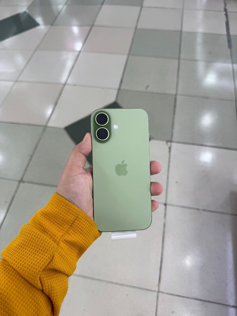 Iphone 17 256gb 100% batt HK FU (Category: iPhone 17 Series) located in San Juan City. Submitted by javedsgadgetshop (Listing ID 1398639917, Image 2). Description: INSTALLMENT OPTIONS : SPAY LATER / GGIVES / CREDIT CARD! WE BUY AND SELL SO PWEDE MAGBINTA OR SWAP ! Quick Specs : 💵 Iphone 17 •256gb •HK Variant •100% batt health •Factory Unlock •100% Smoothness •No hidden issue | No Repaired •100% Authentic | Not Refurbished •w/ Box Charger & store