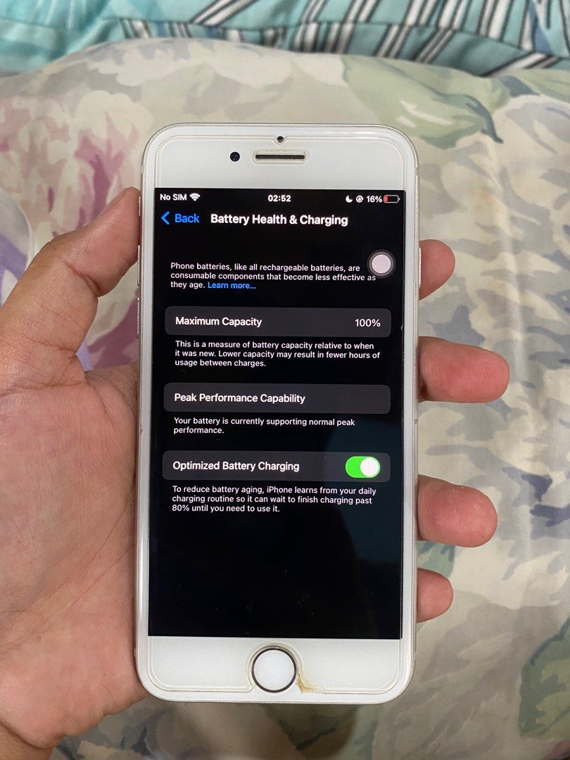 Iphone 8 (64 GB) (Category: iPhone 8 Series) located in San Fernando. Submitted by snsnstell (Listing ID 1398656561, Image 3). Description: Iphone 8 (64 GB) 100% Battery Health Fingerprint working Unli Reset rfs: extra phone/hndi na nagagamit issue: - has minor scratches on the sides because of phone case usage. - lower volume button not working (can still lower volume on screen itself) 3,500 only (slightly negotiable) Can do meet ups or delivery